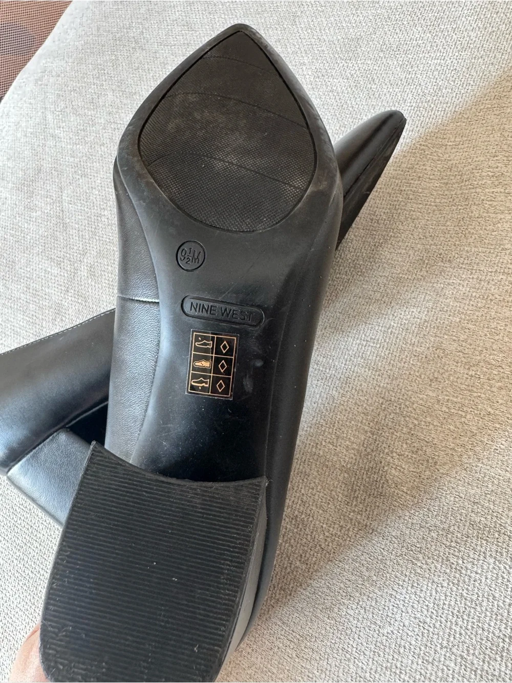 Classic Nine West Black Block Heel Pump - Picture 3 of 3